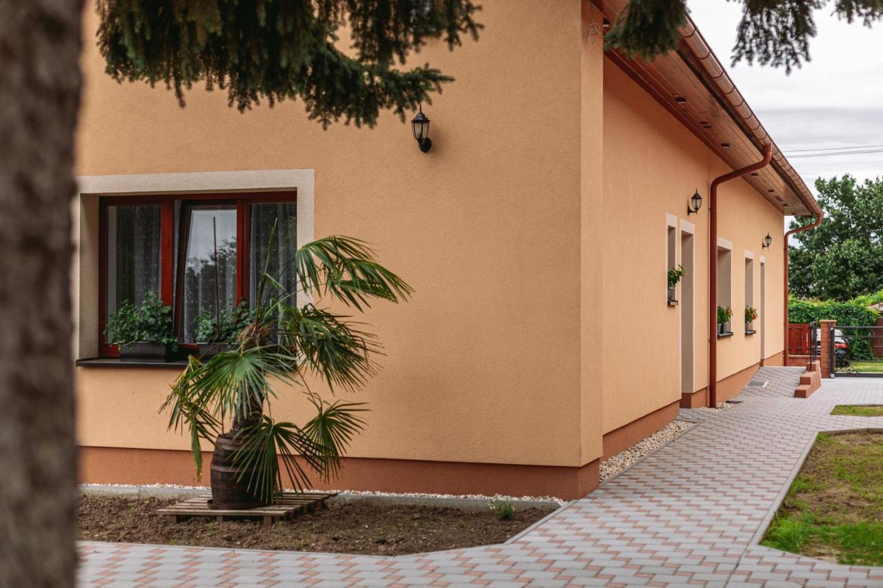 Knizeci Dum - Ubytovani V Lednici Lednice Exterior photo
